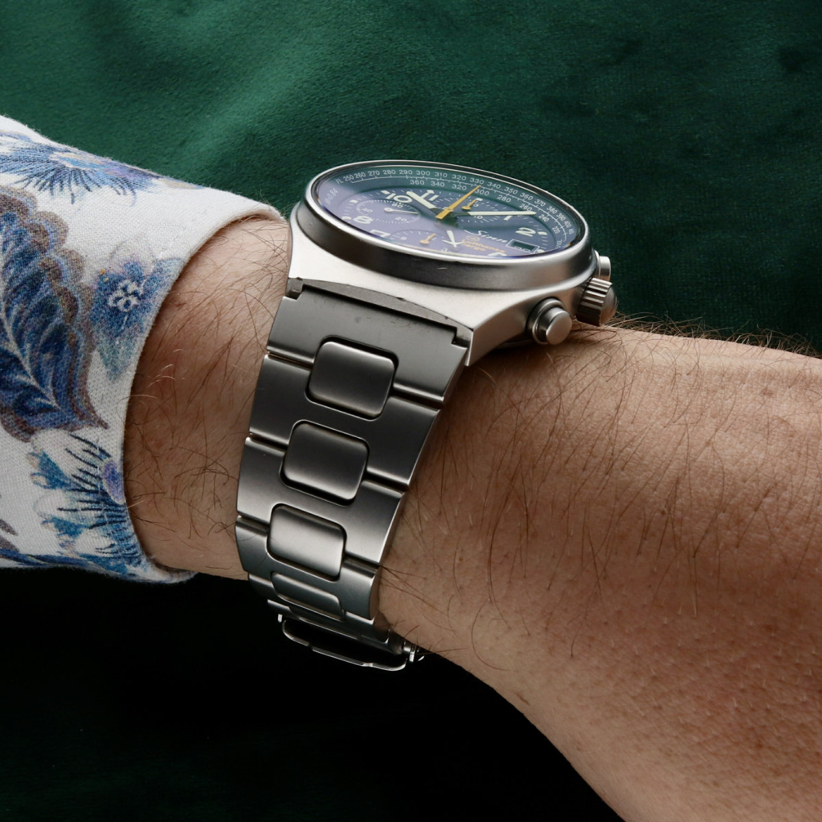 Sinn 144 GMT Lufthansa Cargo Limited Edition - Image 4